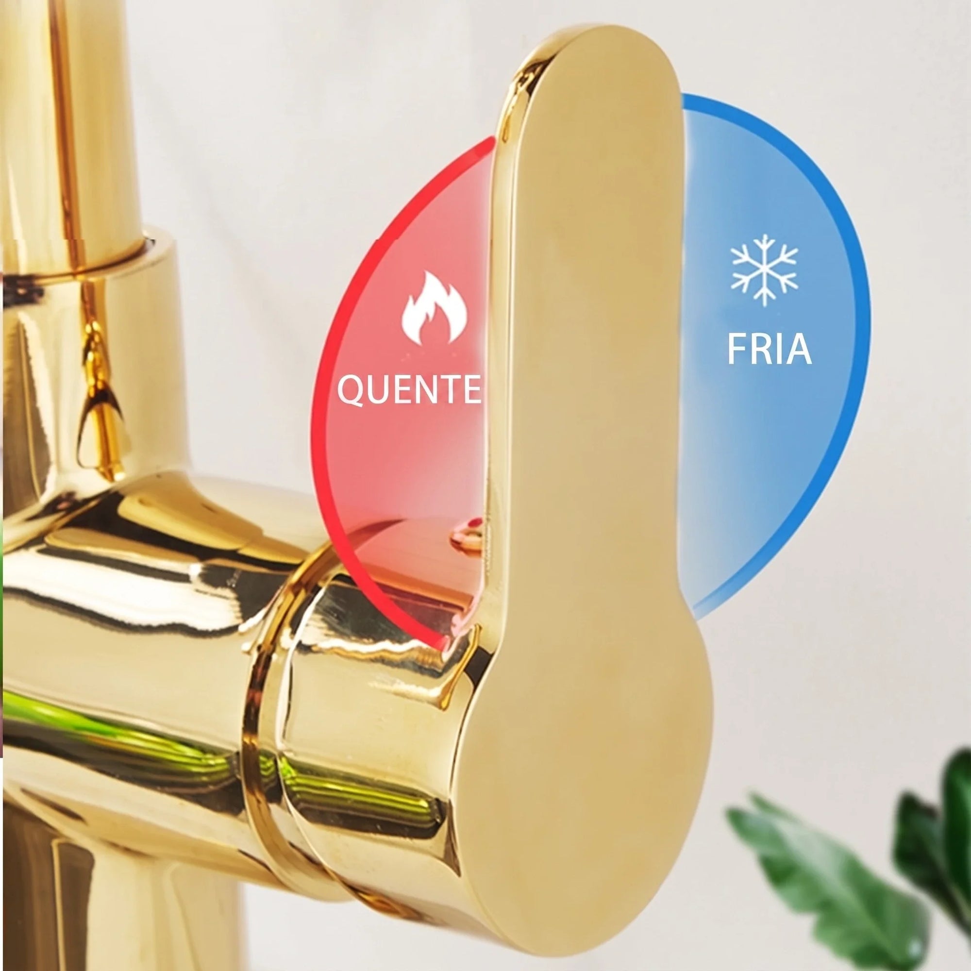Torneira Gourmet Monocomando com Filtro e Jato Extensível Dourada