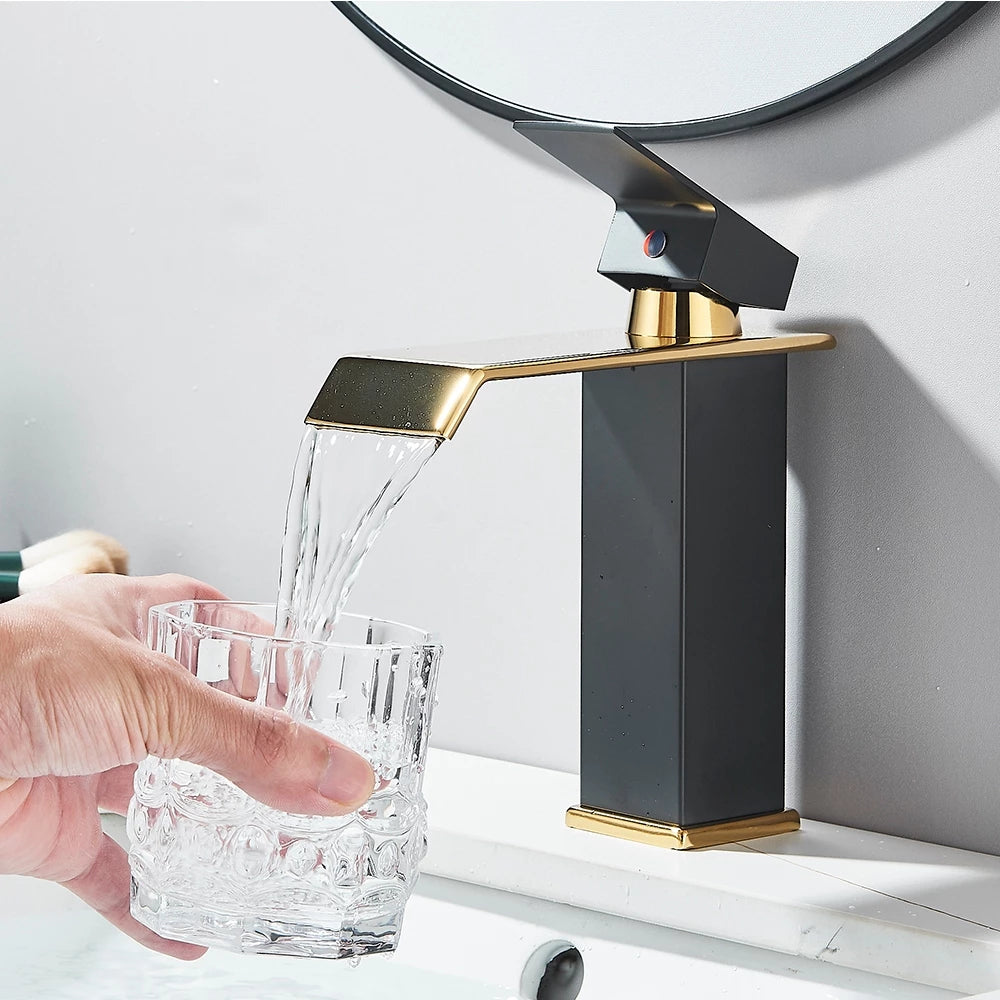 Torneira Banheiro Monocomando Cascata Preta Dourada Bica Baixa Quadrada