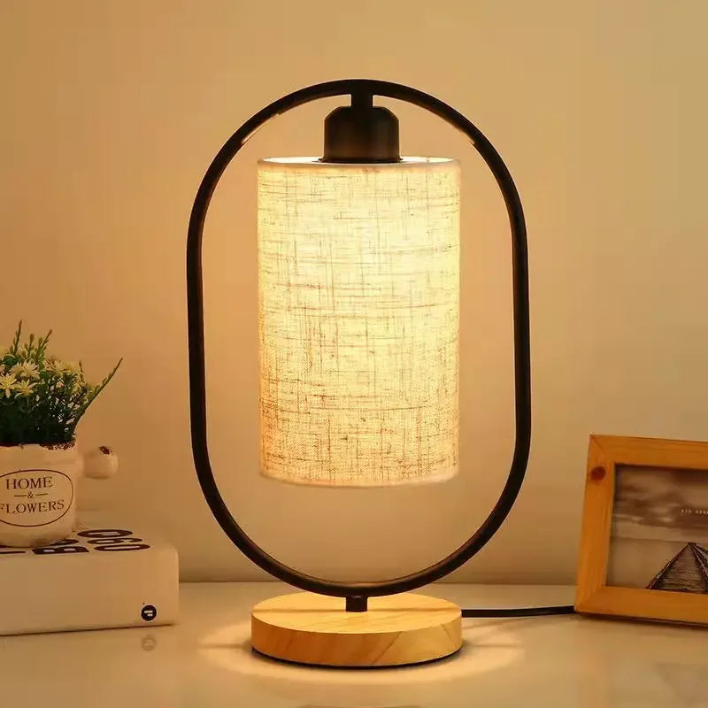 Luminária de Mesa de Madeira com Cúpula de Tecido para Sala Aquavera