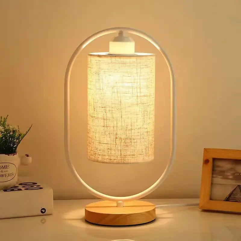 Luminária de Mesa de Madeira com Cúpula de Tecido para Sala Aquavera