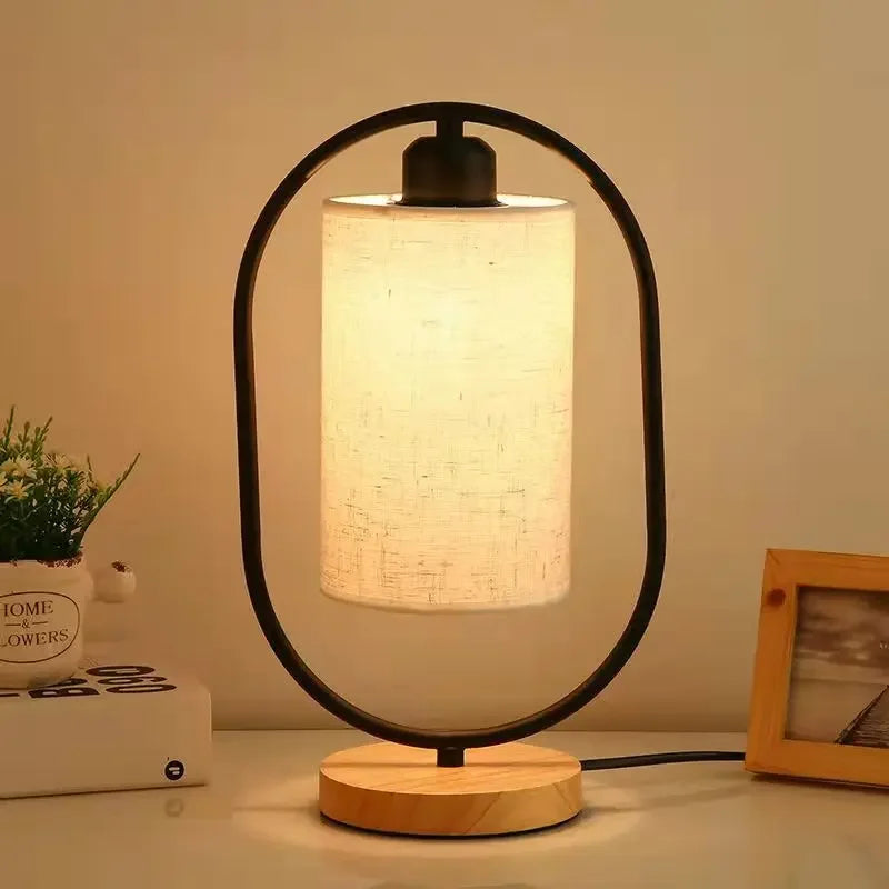 Luminária de Mesa de Madeira com Cúpula de Tecido para Sala Aquavera