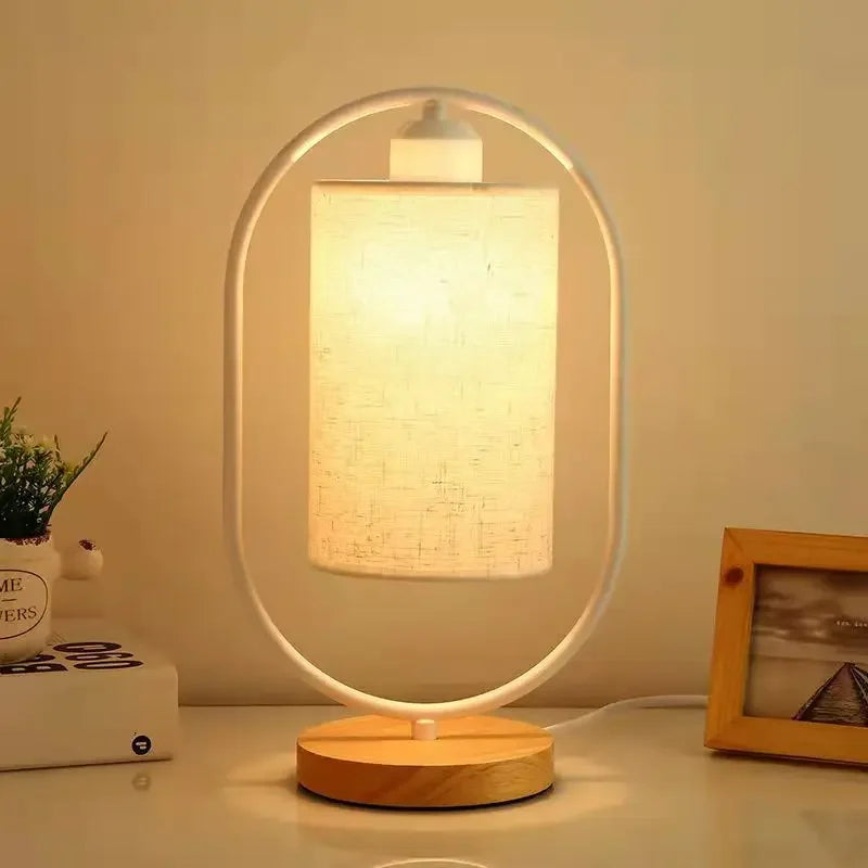 Luminária de Mesa de Madeira com Cúpula de Tecido para Sala Aquavera