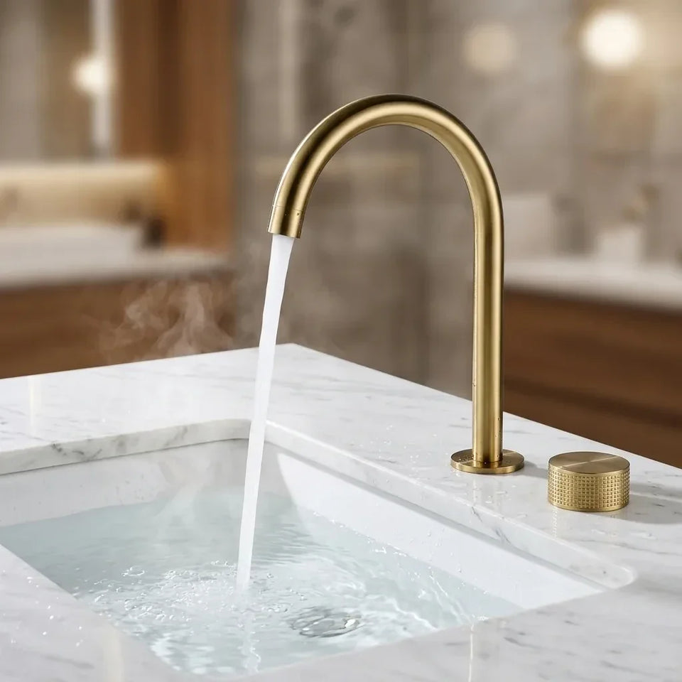 Torneira Misturador Banheiro Cascata Bancada 360° Aço Inox 2 Furos Dourado Escovado
